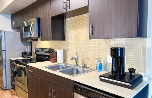 Mid Century With Pool GYM and Parking 10min to Cedars - Photo 24