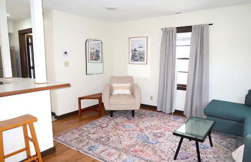 DT Location W Washer and Dryer. Fully Renovated. - Foto 3