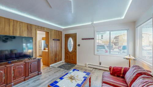 Families with Dogs! Alaskan Basecamp Near Mountains - Photo 3