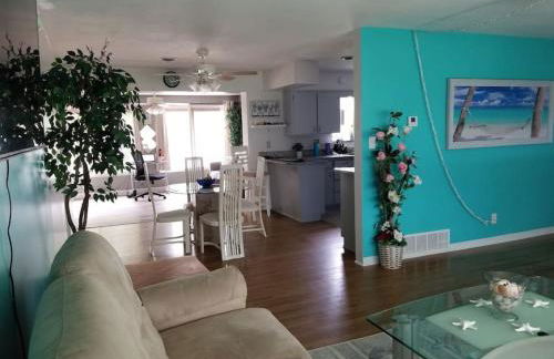 Endless Summer Oasis with a Pool - Foto 7