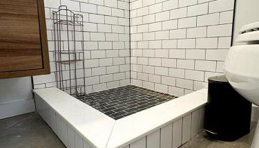 Tiny House Rental in Asheville, NC - The Bat Shack - Foto 5, Shower