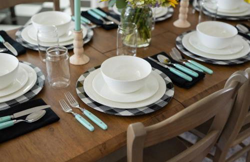 Whimsical Bluebird Cottage Hot Tub Patio Pet Friendly Central Location - Foto 26