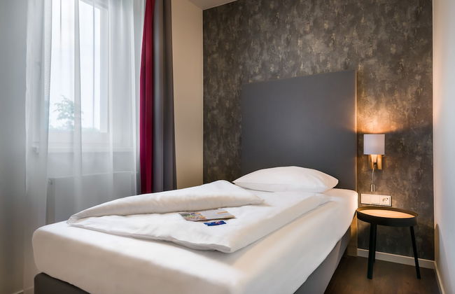 Signature East Hotel Apartment - Photo 9