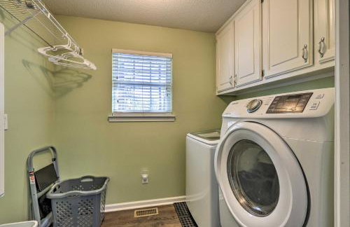 Lakefront Eatonton Home Boat Dock and Fire Pit - Foto 26