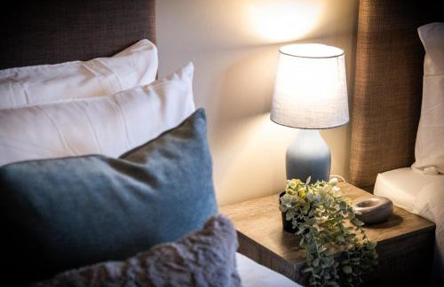 MK 2-Bedroom Contractor's Gem, 5 beds, sleeps 6, free parking - Foto 46