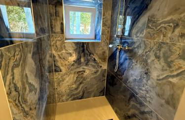 Zentrales Apartment mit Terrasse neu renoviert - Foto 12