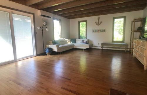 Stunning Spacious Cape Cod House with Water Views - Foto 17