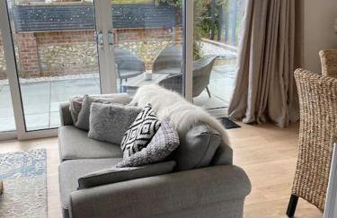 Studio Cabin Retreat with Hot Tub Sea and Downs views in Seaford with own garden - Foto 27