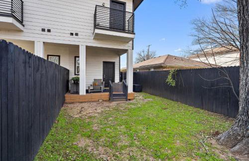 3BR Duplex - Walk to Bishop Arts - Fenced Yard - Foto 25