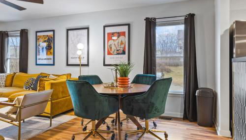 Pool Table WALK to Downtown Bars and Farmers Market - Foto 3