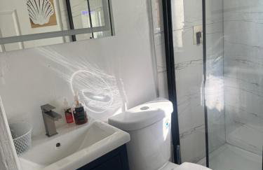 Charming Historic Home with Modern Comforts - Foto 33