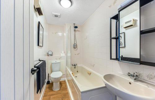 Spacious Bedford House Sleeps 5 Superfast WiFi Free Parking - Foto 31