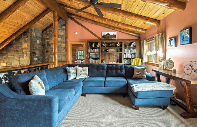 The Bigwood Cabin by Avantstay Hot Tub, Firepit, Pool Table, Private Yard - Photo 30