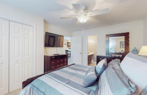 Balcony and Pool Access Longs Cozy Haven - Foto 13