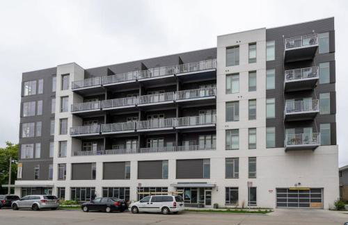 Walker's Point Apt with Gym and Balcony - Foto 15