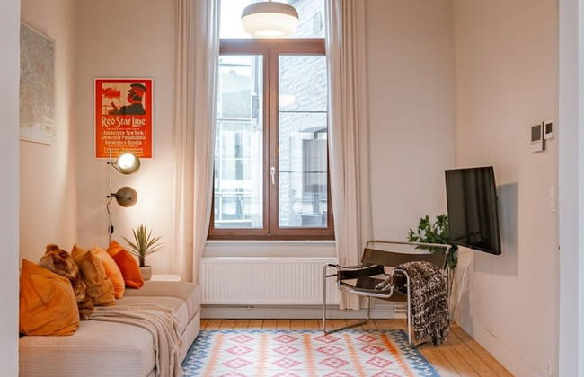 Charming Mansion in Vibrant Antwerp - Photo 9