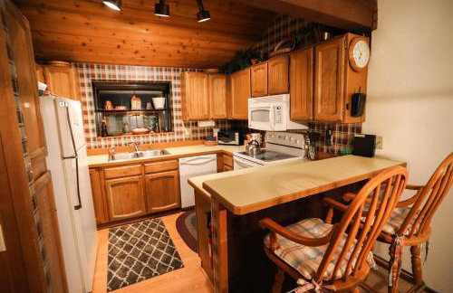Updated Mammoth condo on Red line - Photo 4