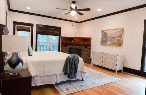 Luxurious Lake Front Estate, Sleeps 20, Game Room and Pet Friendly - Foto 14