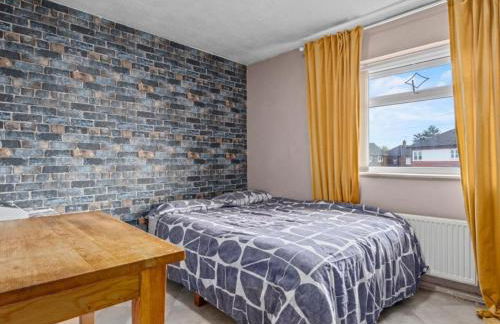 Spacious 3 Bedroom Home in Aintree - Photo 13