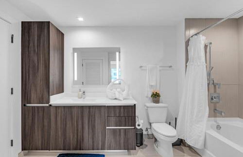 Sleek Doral Retreat 1 Bed Oasis With Free Parking - Foto 19