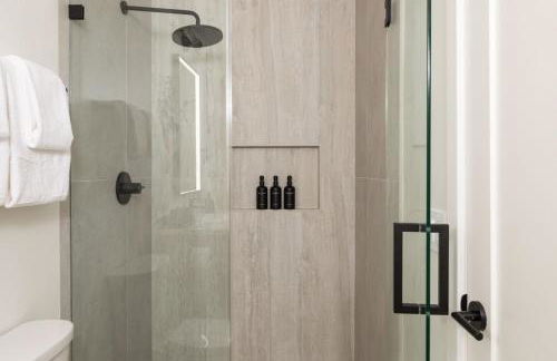 Tide House - Unit B Modern Seaside 1BD w Parking - Foto 22