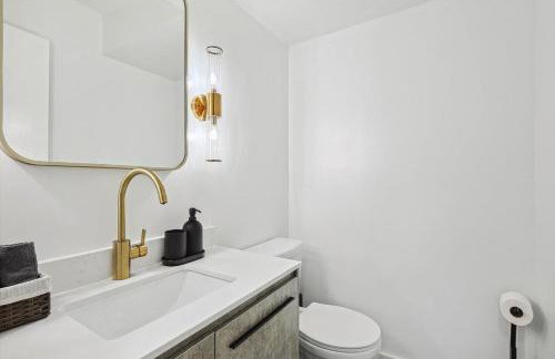 5-BR Relaxing Retreat with Pool Hot tub Fire Pit - Foto 31