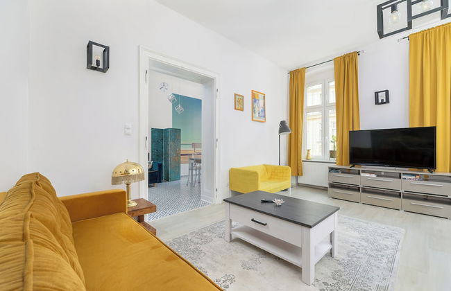 Yellow Apartment in Bytom by Renters - Foto 7