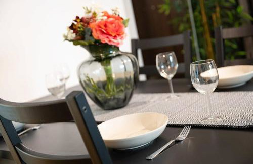 Urban Apartment with 2 Bedrooms - Photo 6