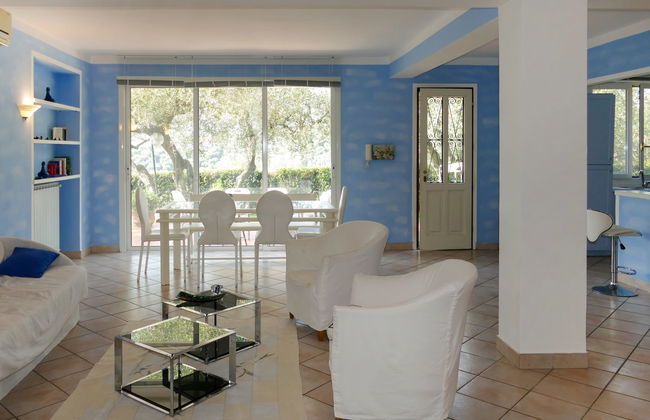 4 bedroom Apartment in Diano Castello with swimming pool and garden - Photo 8