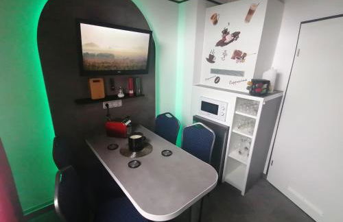 Best-Preis -Gold Suite- mit Netflix, Self-Check-In, eBike Ladestation, Fahrradraum, WLAN, Netflix und Massagesessel - direkt am Elberadweg im Herzen von Wittenberge - Foto 21