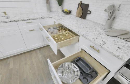 Luxury 7BR Buckhead Oasis w Pool Gameroom Firepit - Foto 119