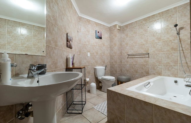 3 Bedroom Family Apartment Beach Club - Houtbay - Photo 45