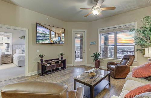 Chic 2BD with Balcony Pool Hot Tub & Marina Views - Foto 17