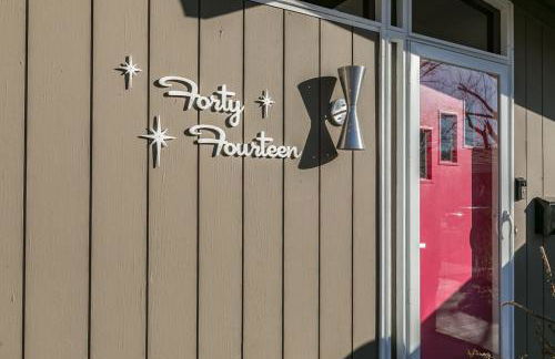 Mid-Century Style And Class In Quiet NE Location - Foto 6