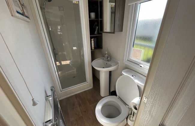 Heacham Beach Coastal 2 Bedroom Chalet Retreat - Photo 7