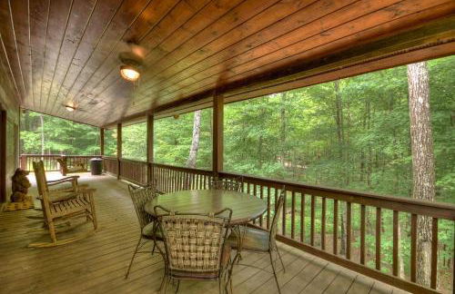 Ole Bear Paw Cabin - Cherry Log GA - Cozy Retreat, Stunning Views, Hot Tub, Outdoor Fire Pit, Porch Swing - Foto 23