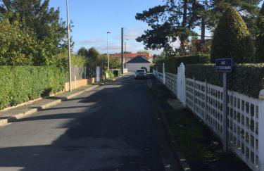 A pied, 300m de la plage et 500m du village - Photo 5