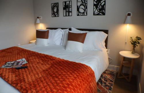 Modern King BR, Sectional, Pool, Gym, Near U of A - Foto 18