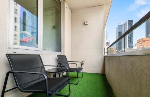 Downtown Dallas High Rise with Free Parking, Gym, Pool, City Views - Foto 14