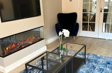 3 bedroom - 2 bathroom Townhouse in Corstorphine Near Murrayfield Stadium - Direct Bus To Edinburgh City Centre in 20 Minutes - Two Private Parking Spaces - Private Sunny Garden - Recently Refurbished - Foto 29