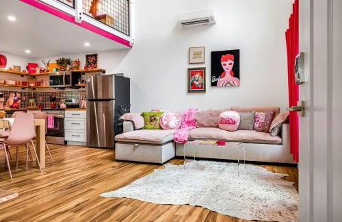 Unique Barbie-Themed Pink Cabin in Black Mountain, North Carolina - Foto 27