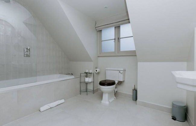 Hayward House Hot Tub Large Garden - From 1100 Per Night - Foto 9