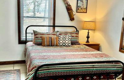 Secluded Riverfront Cabin with Bluff Views, Gated Privacy & Scenic Trail Access in Tahlequah, Oklahoma - Foto 40