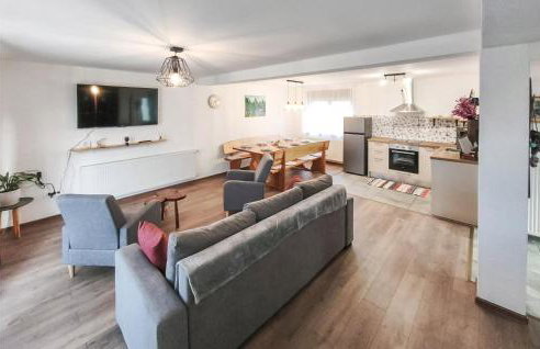 3 Bedroom Awesome Home In Gospic - Foto 3
