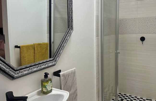 Charming Executive Studio, Solar Power, Wifi - Foto 18