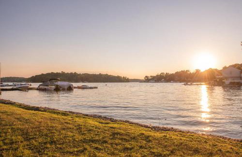 Family-Friendly! Waterfront Home on Lake Hopatcong - Foto 1