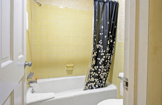 Hotel O Relax Inn Lewisburg near I-64 - Photo 18