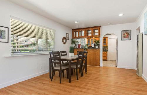 Spacious 4BR House Free Parking w Backyard BBQ - Foto 5