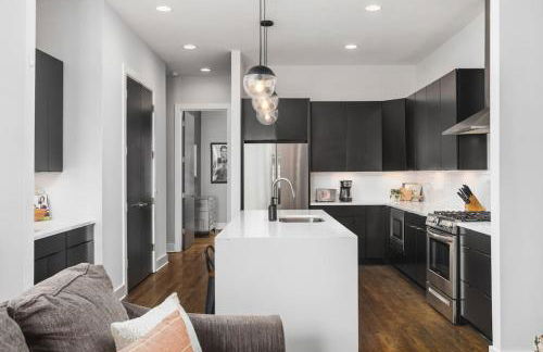 Home with Rooftop Deck & Garage, 2 miles to Downtown Broadway - Foto 20