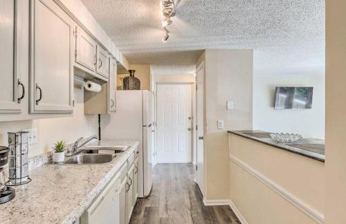 Inviting Charlotte Getaway - Half Mile to UNC! - Foto 8